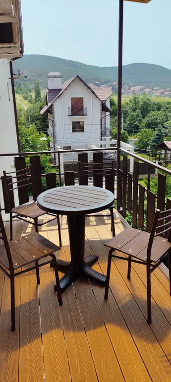 Квартира Семейный двухкомнатный номер с изолированными комнатами и с балконом — аренда посуточно в Кабардинка