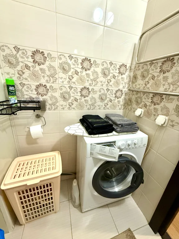 Студия для троих гостей