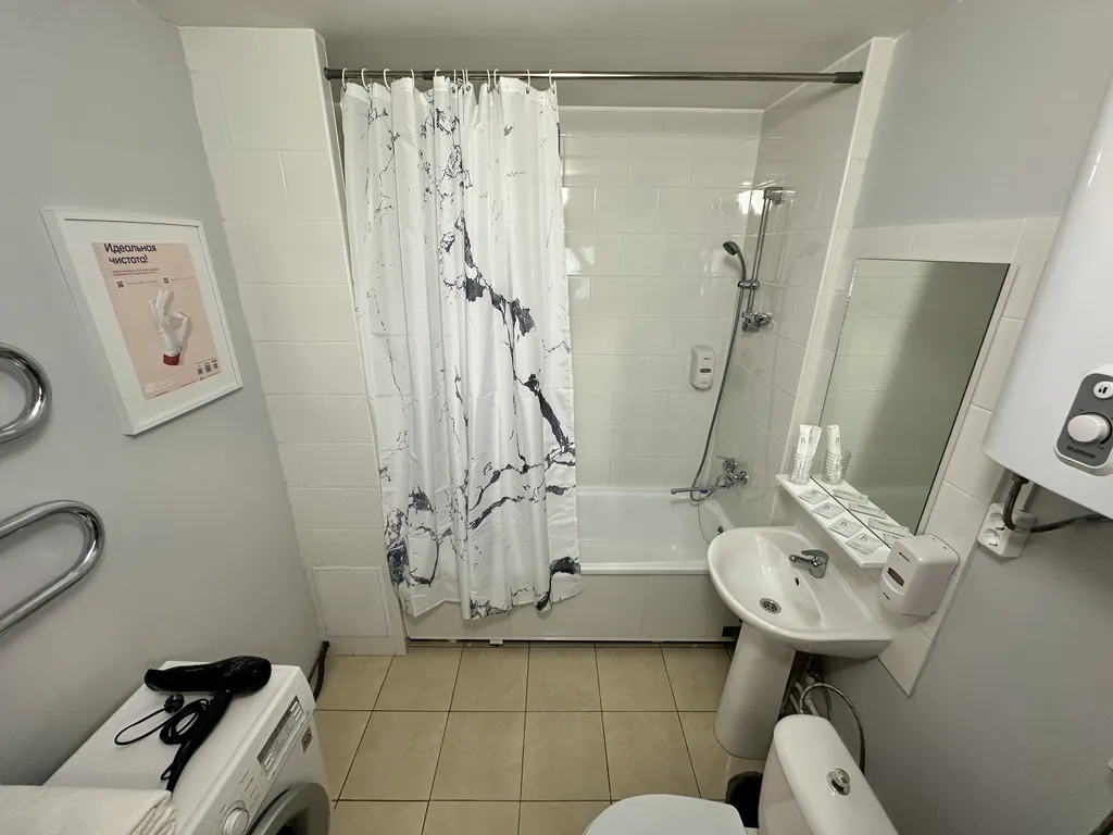 "В Гости!" на Строителей 90Б (1к квартира рядом с Планетой)