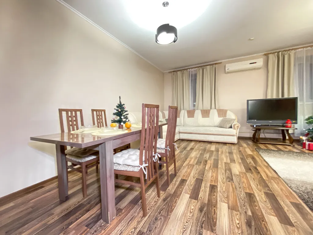 Двухуровневая квартира для большой компании