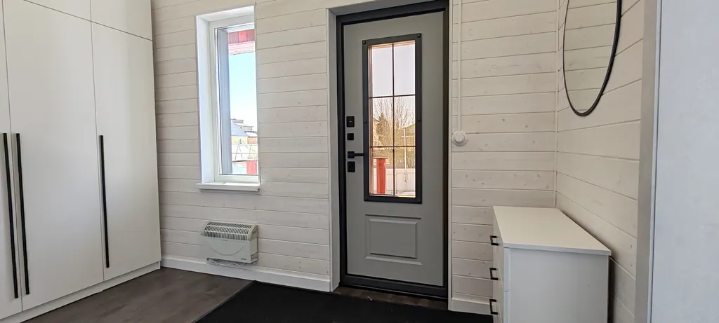 Дом рядом с озером