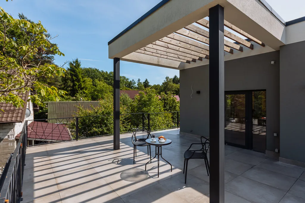 Дом с террасой у озёр в Центральном районе