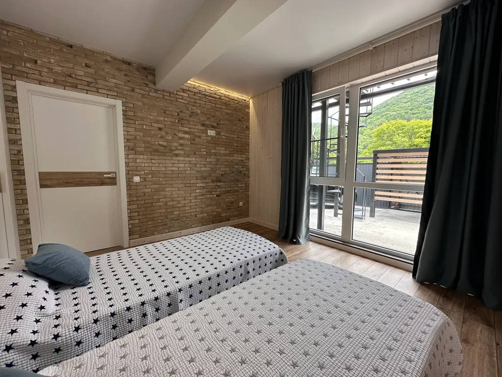 Коттедж Апартаменты с видом на горы возле скалы Парус — Прасковеевка