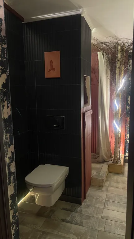 Арт-баня дюпло возле реки в окружении реликтового леса