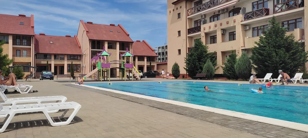 Студия у моря, Итальянская деревня