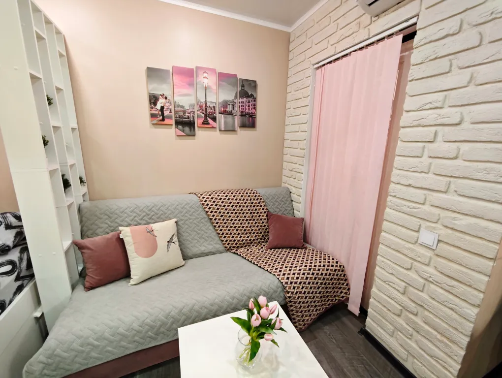 Дизайнерская студия с роскошным камином