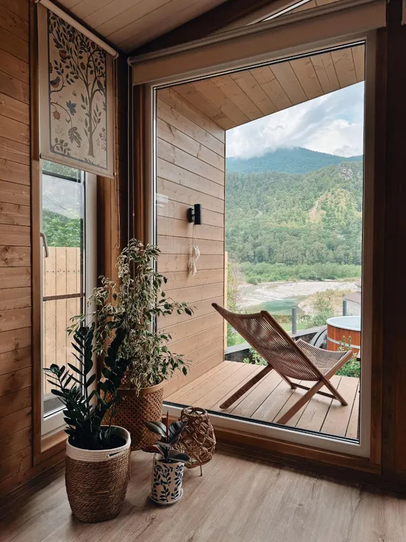 Дом Тишина в горах с горячей купелью на берегу живописной реки