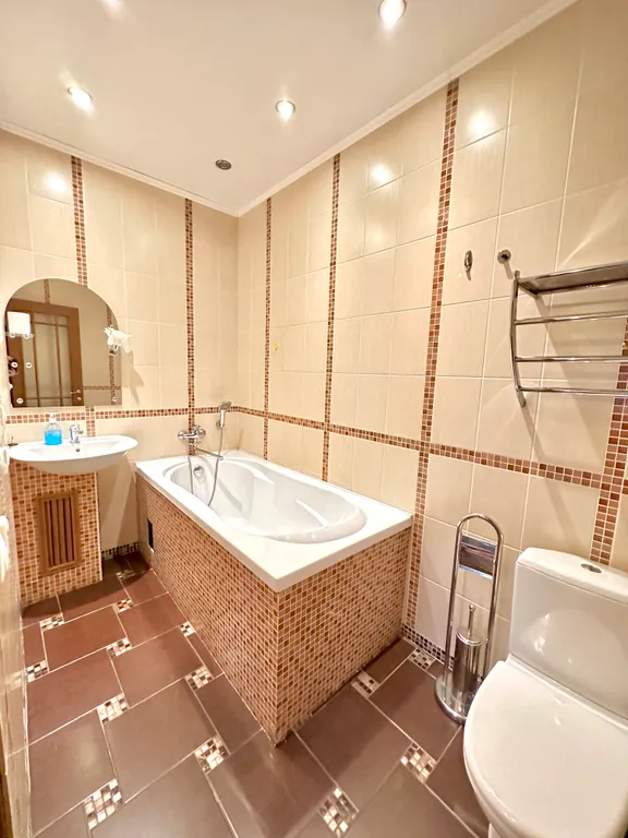 Светлая 2-комнатная:рядом гостиница Воркута и Центральная площадь