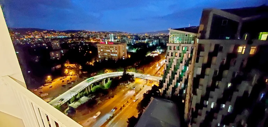 Уютная квартира с большим балконом и видом на город