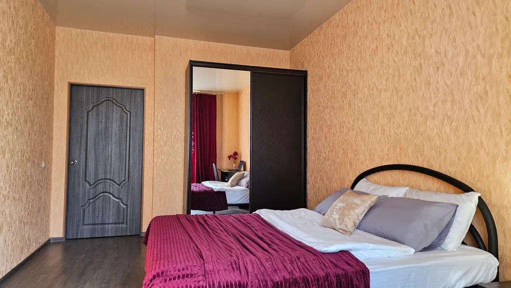 Квартира Квартира Просторная 3-комнатная в центре рядом с красивым парком — Екатеринбург