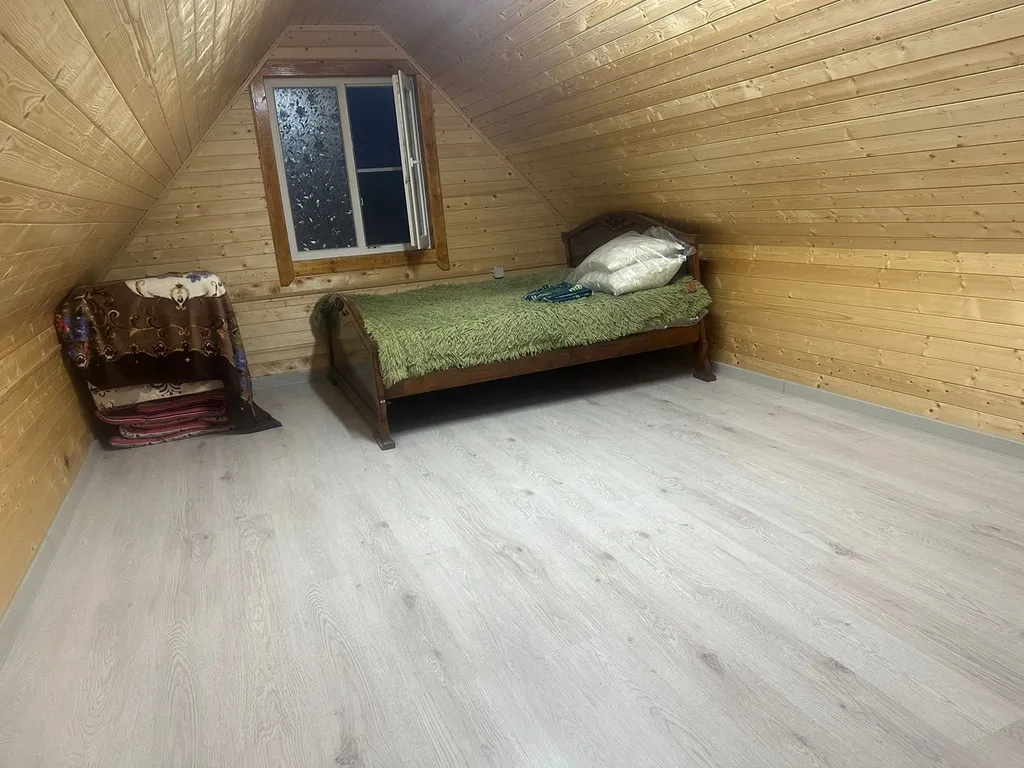 Уютный деревянный домик у моря