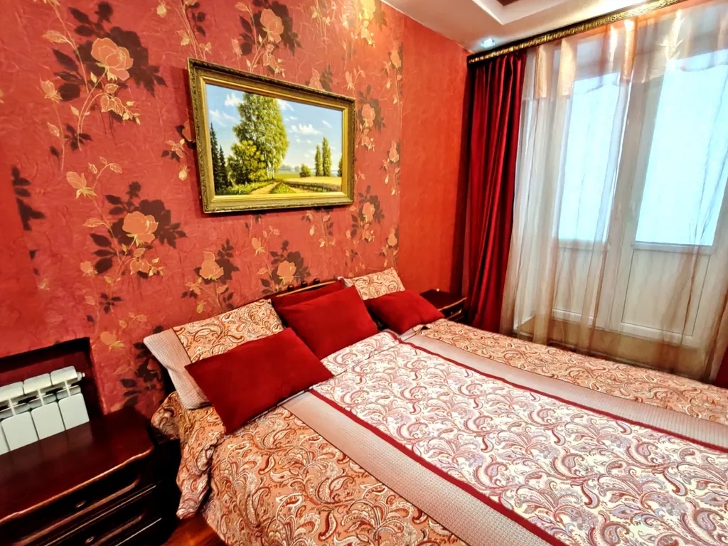 Красивая сталинка на площади Маяковского