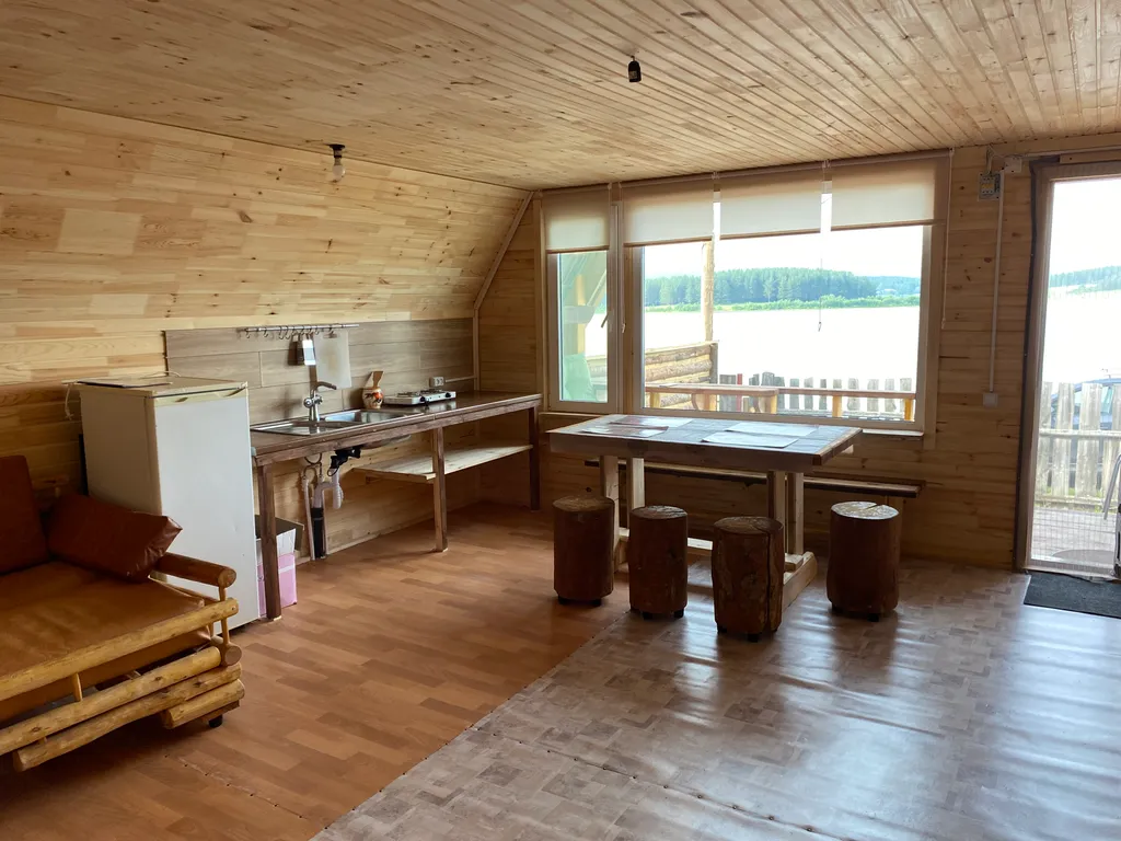 Дом в Тирляне на берегу озера