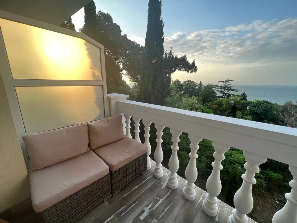 Шикарная современная студия на берегу моря