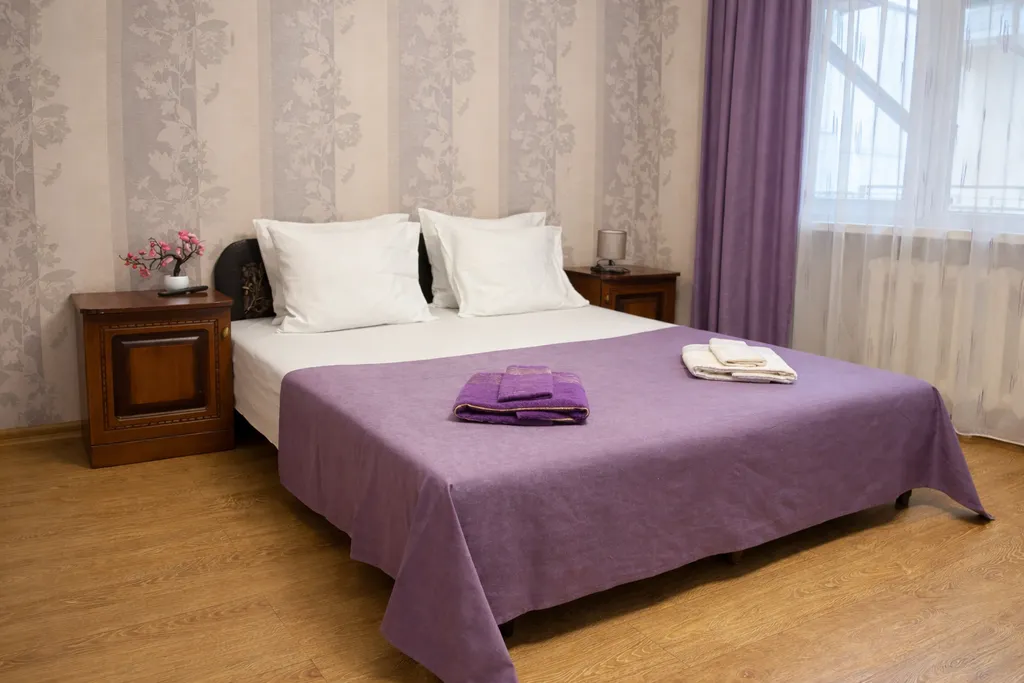 Трёхместный номер с собственной ванной комнатой