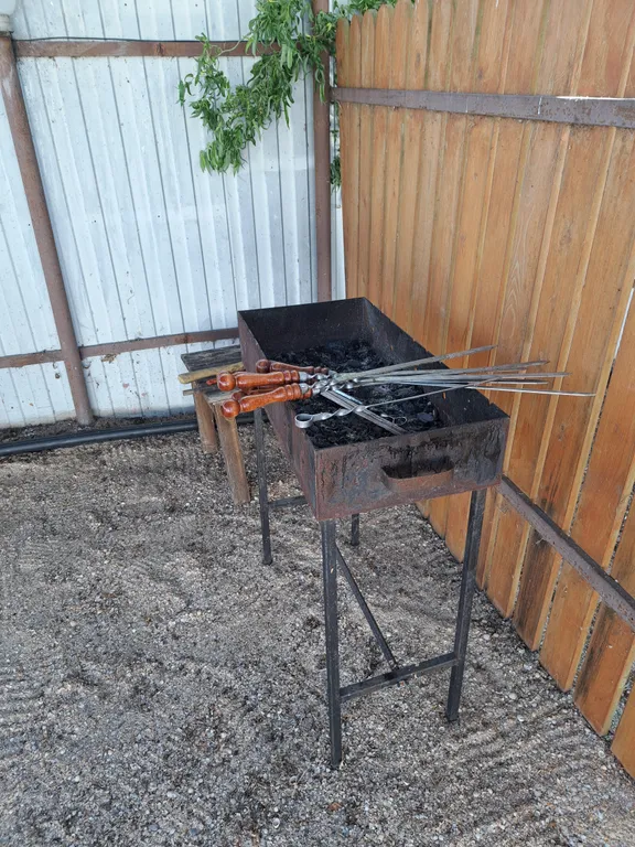 Домик у пруда с тёплым бассейном