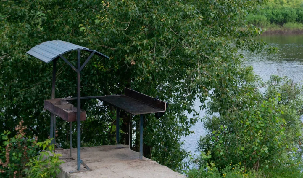 A-Studio с террасой на крыше и мангалом на берегу Туры