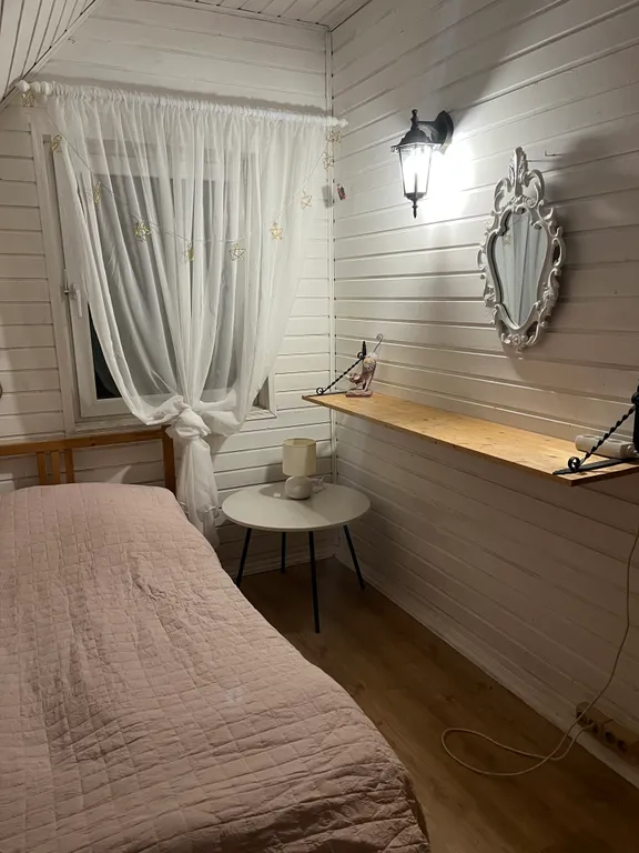 Дом на берегу озера с собственной конюшней