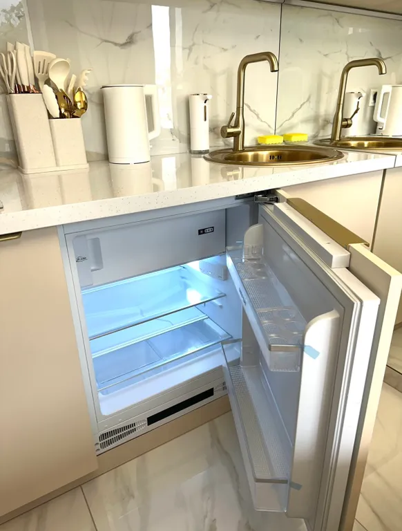 Дизайнерская квартира возле моря с балконом