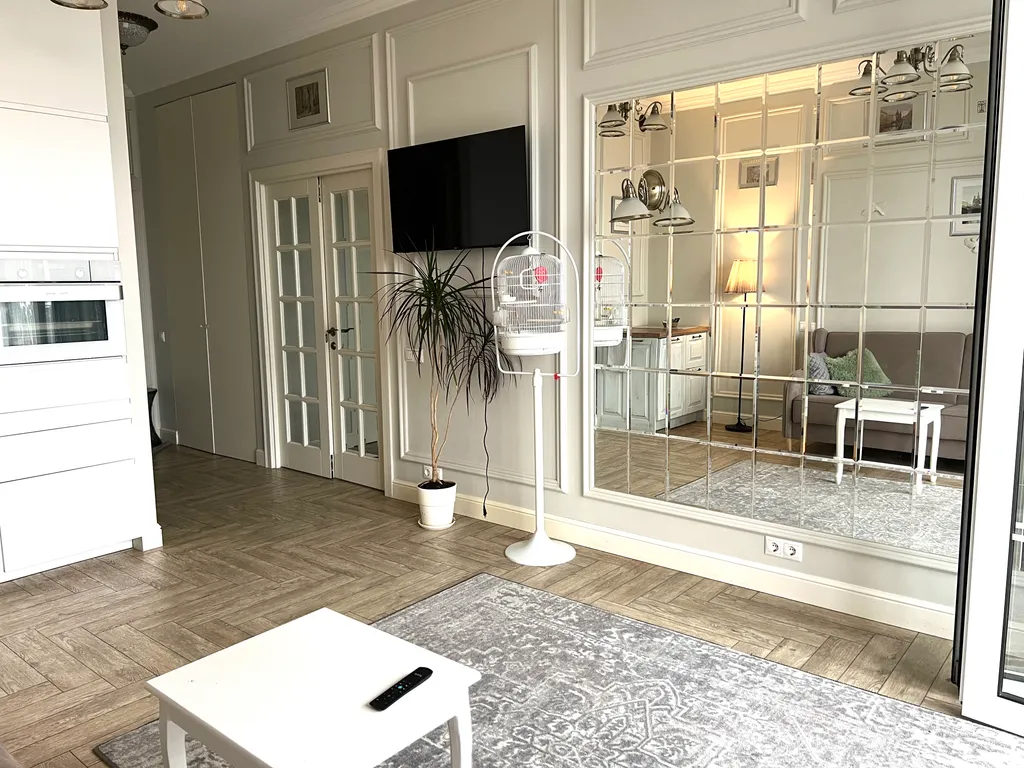 Курортная квартира с питерской атмосферой-лес, озеро, Москва.