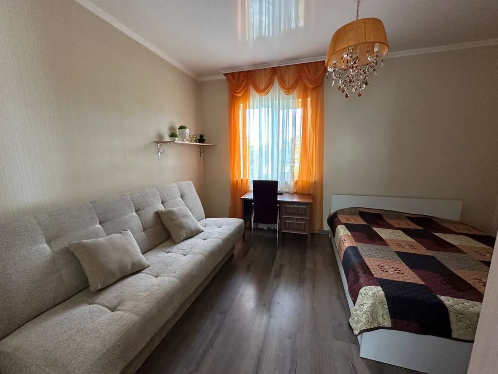 Уютный домик с бассейном в черте города