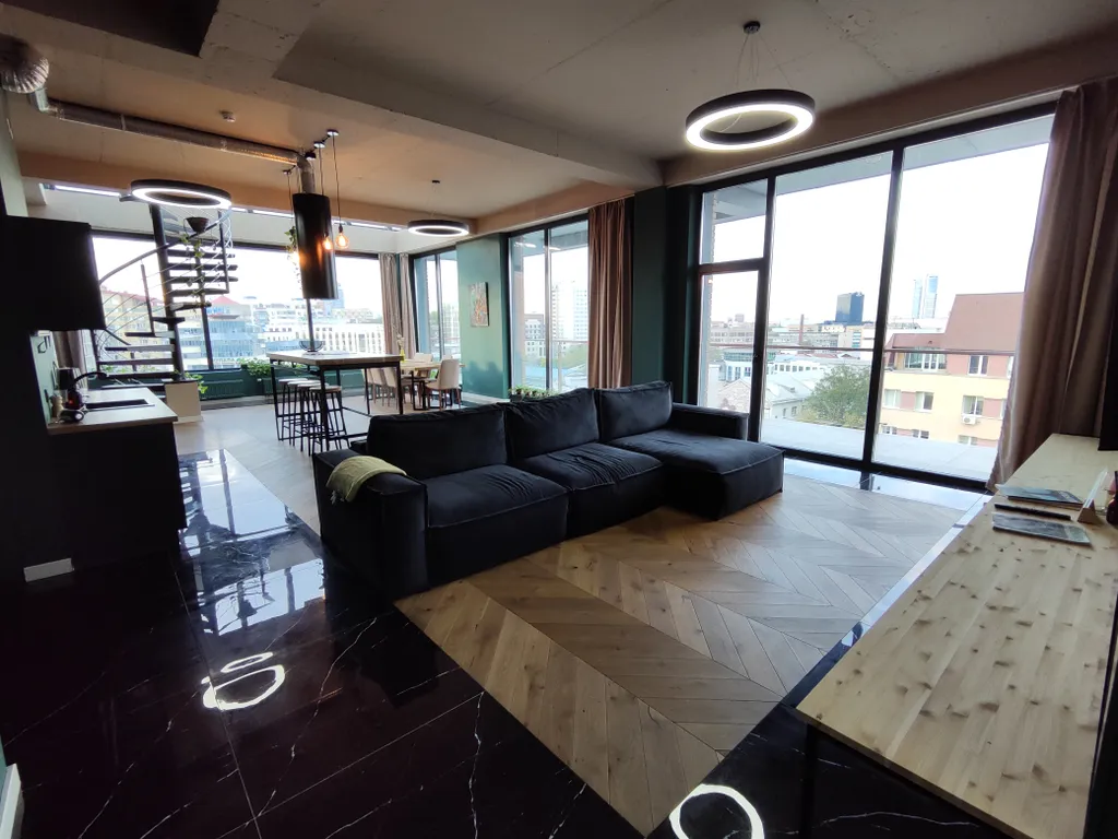 Двухэтажный пентхаус в самом центре