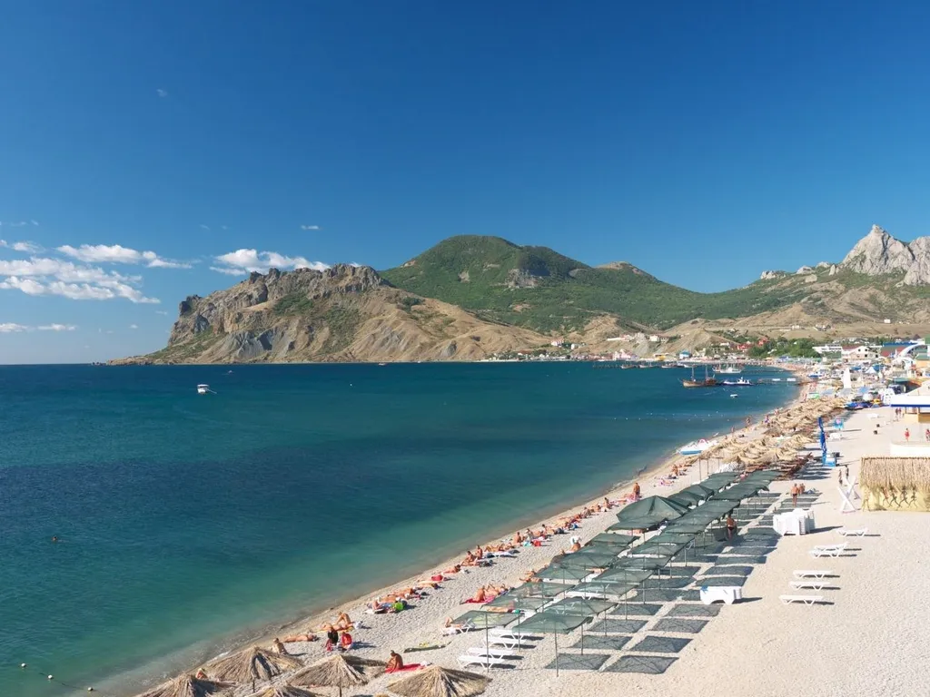 Двухуровневые апартаменты с видом на море и пляж