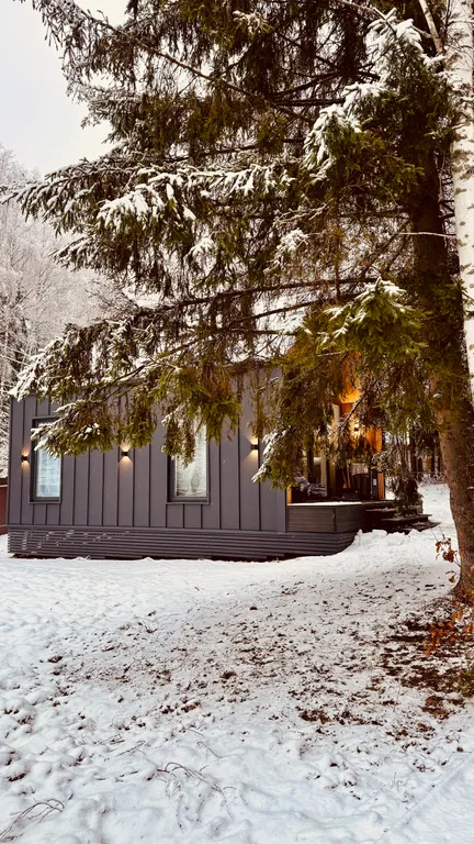 Дом с сибирским банным чаном в лесу