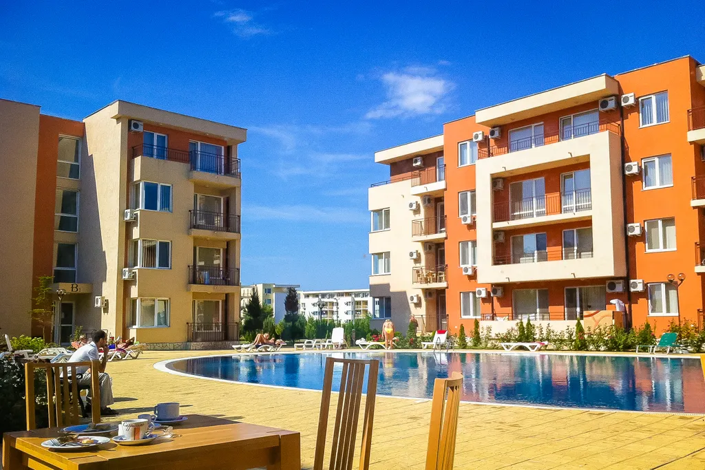 Двухкомнатная квартира у моря Чёрно-белая дача