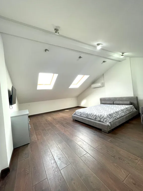 Эллинг на берегу моря