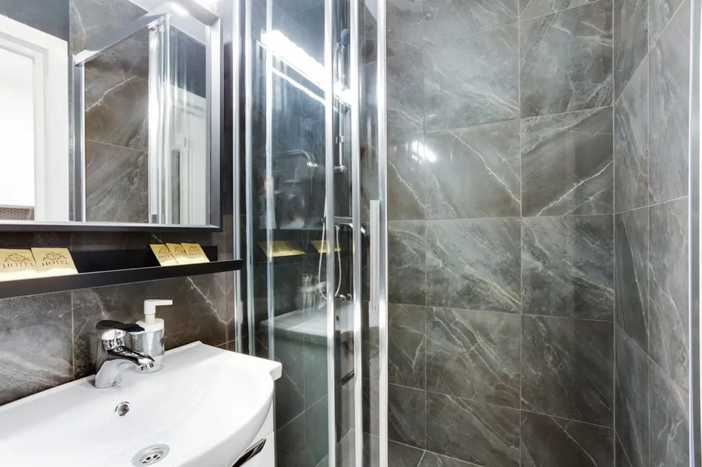 Студия в красном рядом с Мегой