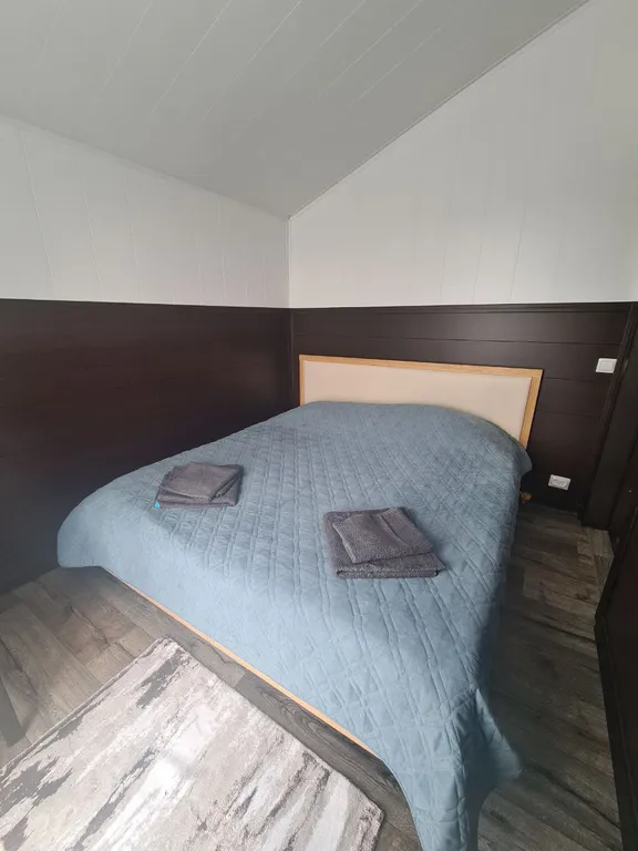 Домик у озера