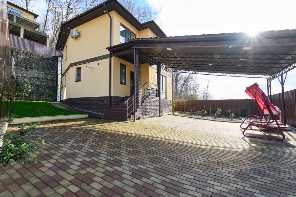 Современный, новый дом