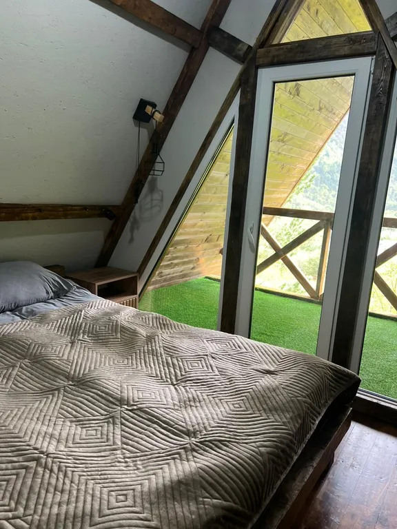 Уютный коттедж в живописной горной долине