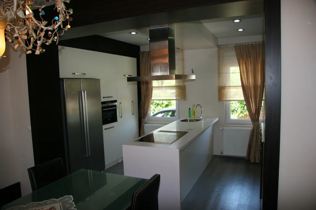 Шикарная вилла с садом и с бассейном в Кемере