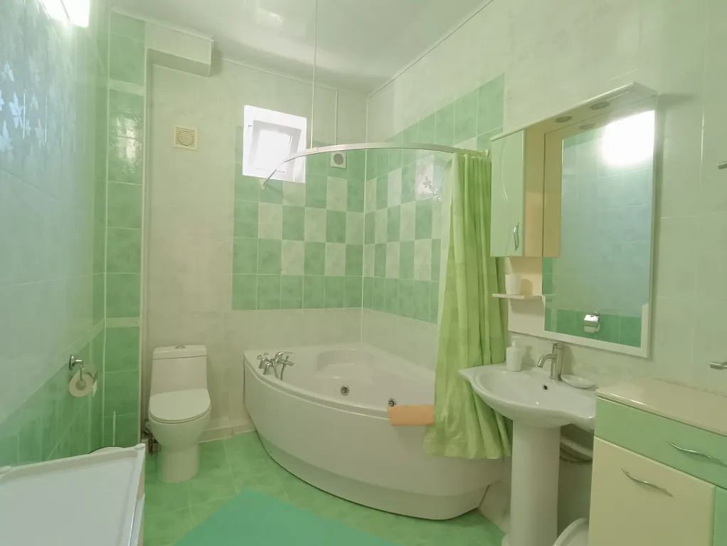 Уютная 2-х комнатная квартира с большой кухней