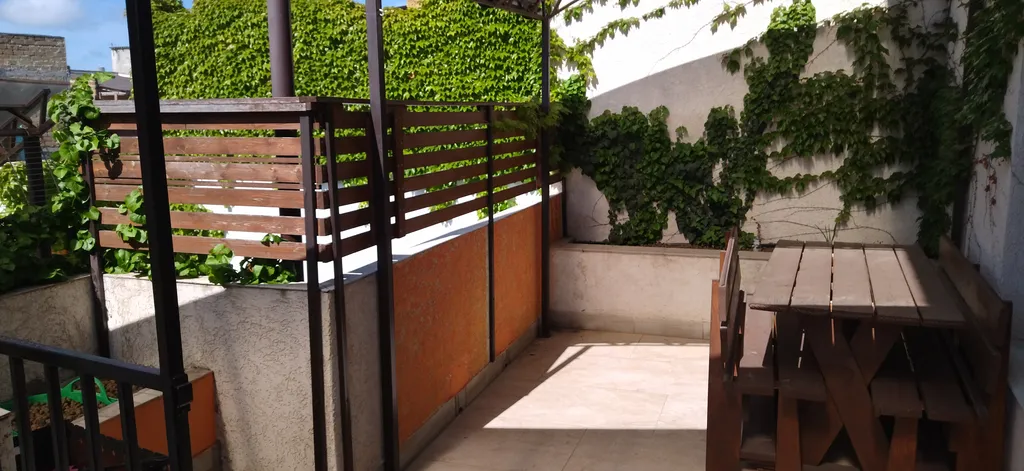 Двухуровневые апартаменты с отдельным входом в Старом городе