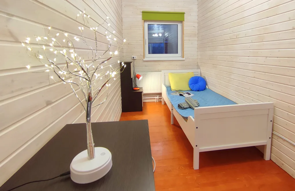 Петербургская дача на холме прямо у озера