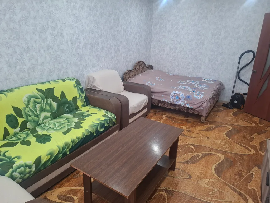 Квартира Уютная 1-комнатная квартира в центре поселка — Артёмовский