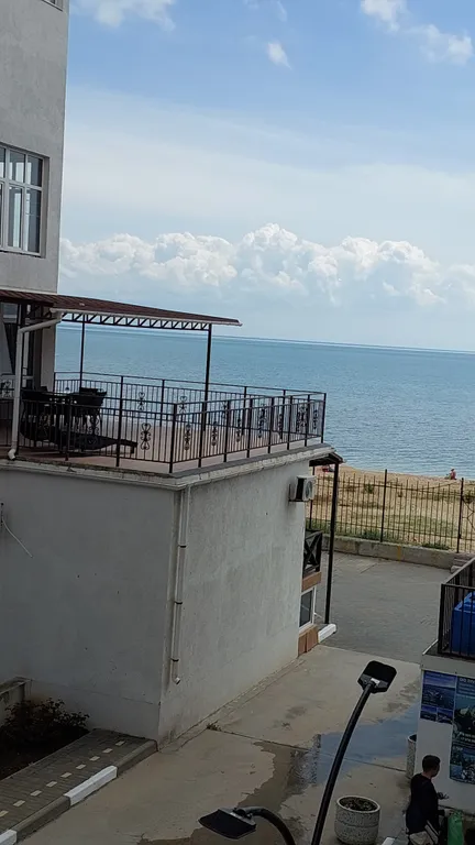 Просторная квартира-студия на берегу моря