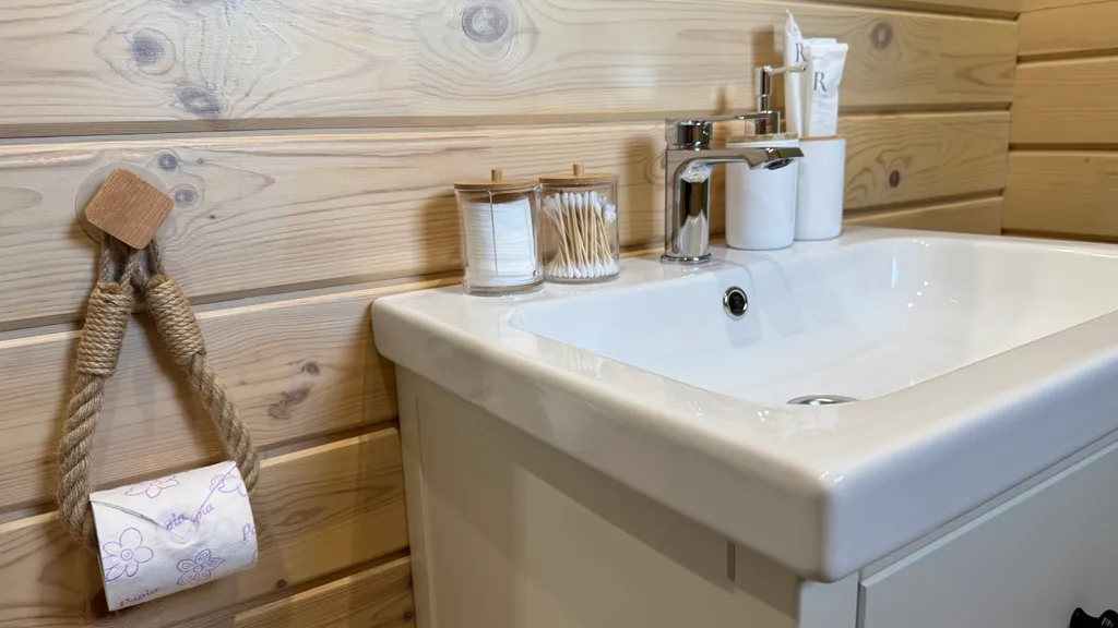 Дома из клееного бруса в хвойном лесу у Камского Моря и Семрука