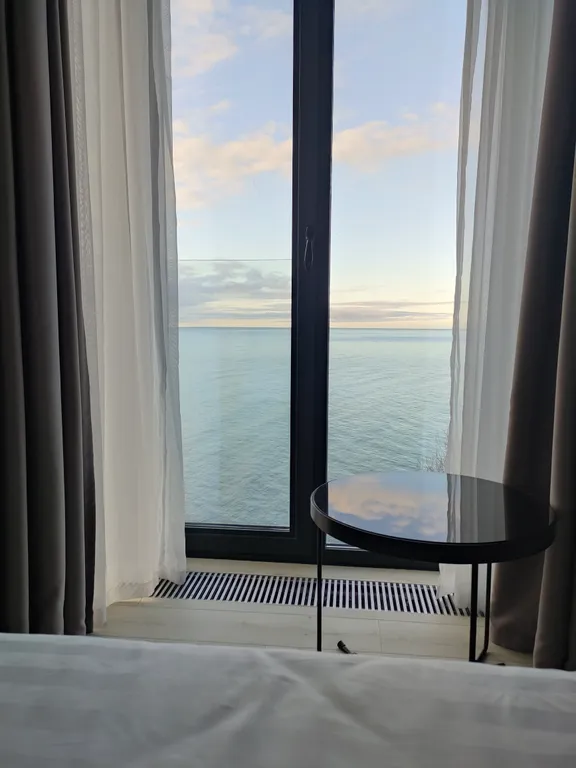 Апартамент с самым красивым прямым видом на море, двухкомнатный