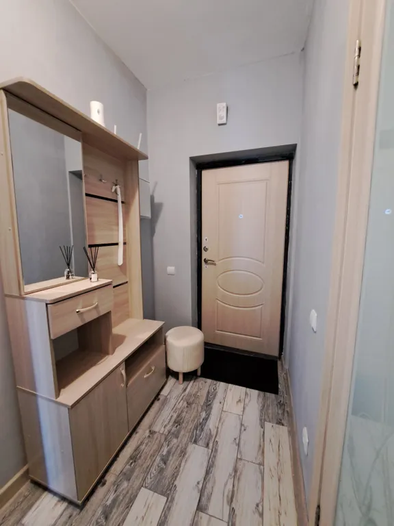 Светлая однушка с кроватью и смарт ТВ