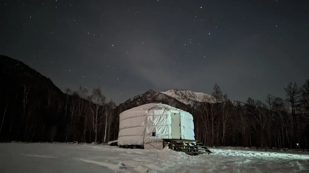 Юрта с панорамным окном