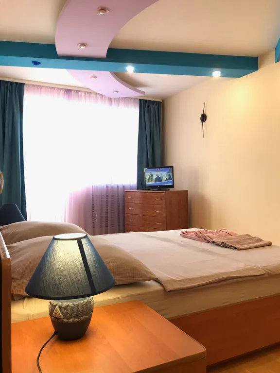 Чистая и современная квартира недалеко от центра