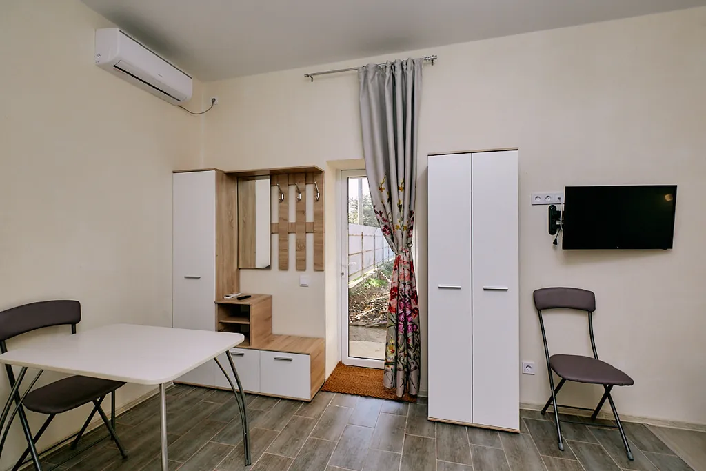 Квартира Уютная студия с террасой — аренда посуточно в Тамань