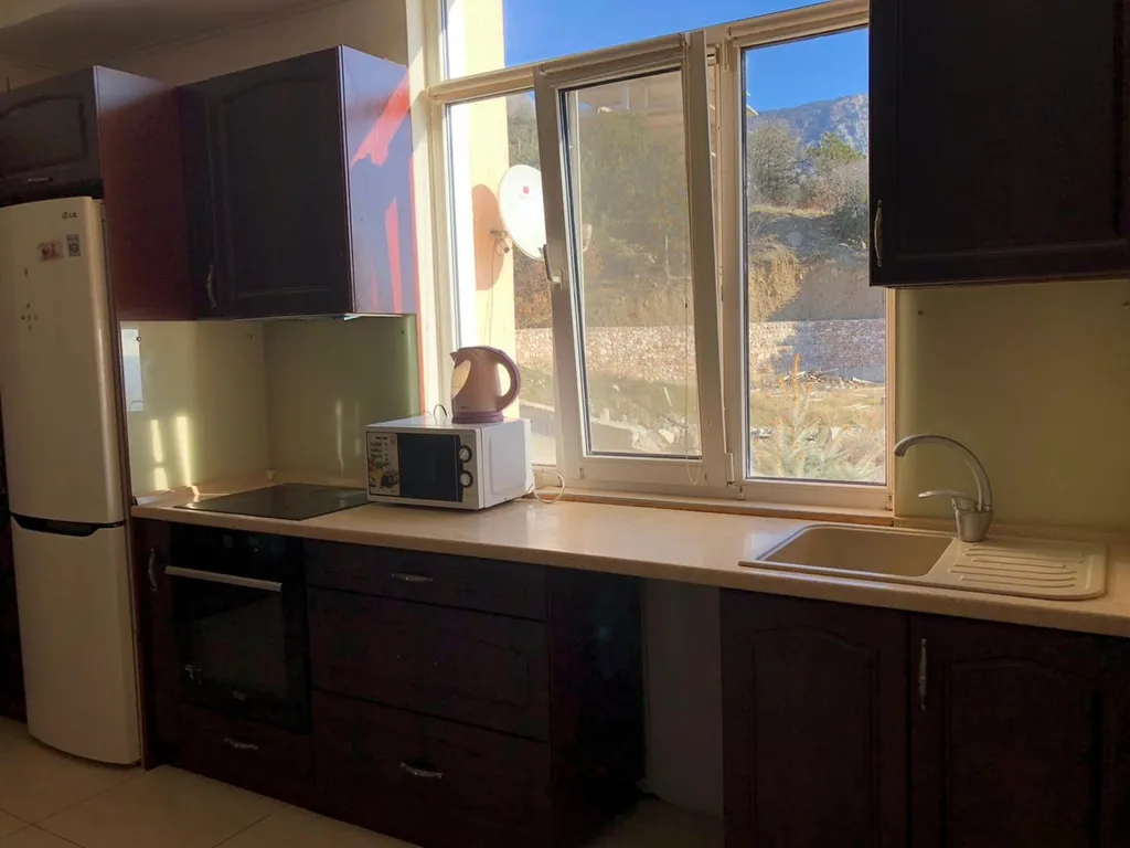 Двухкомнатная, новая, видовая квартира с витражными окнами на парк, море, горы