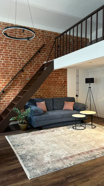 Эксклюзивная двухуровневая 1-комн. квартира с дизайнерским ремонтом — аренда посуточно в Брест