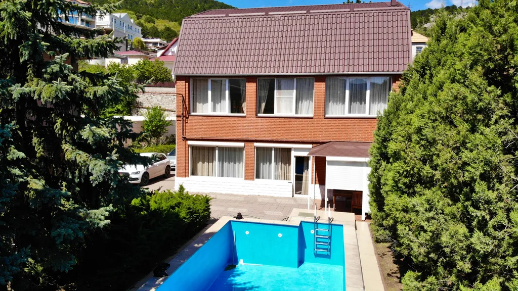 Шикарный коттедж с бассейном — аренда посуточно в Ялта