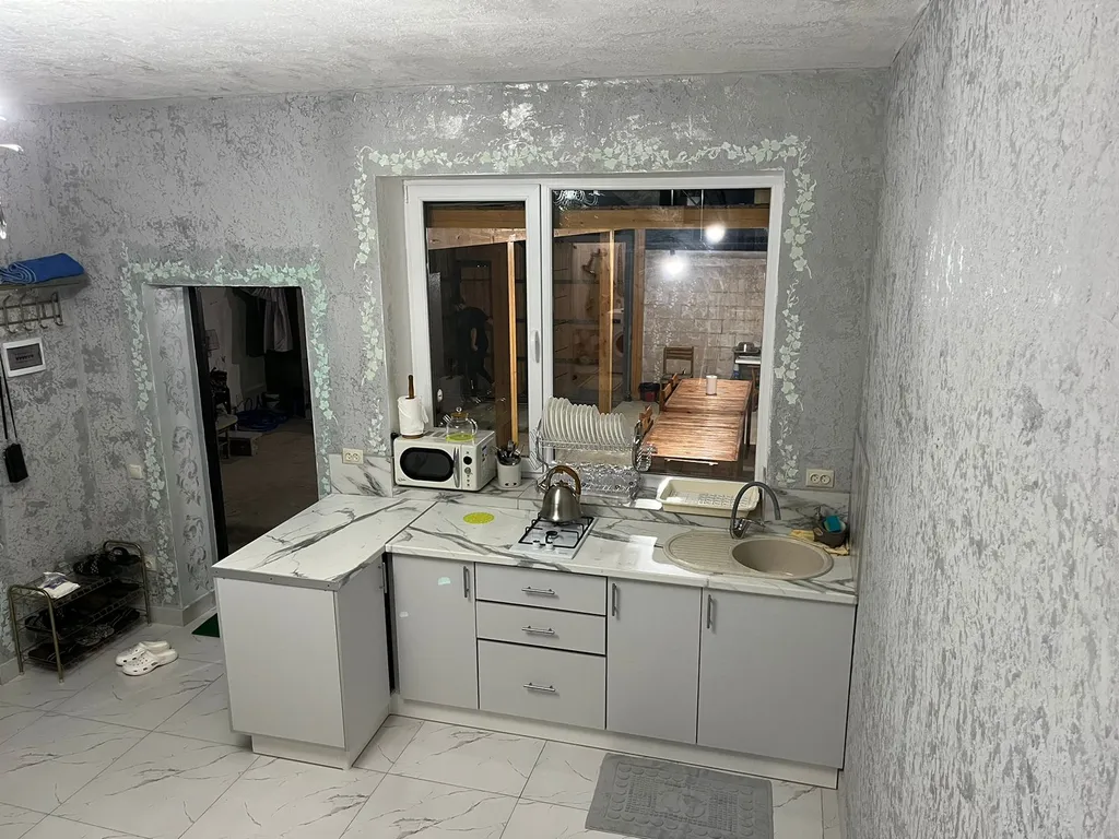 2-х этажный коттедж с бассейном на берегу